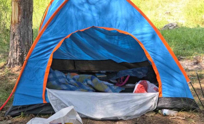 Ormanda çadır kurup kamp yapan öğretmen kayboldu