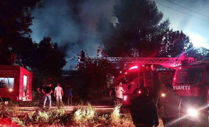 Osmaneli’de TCDD deposunda yangın