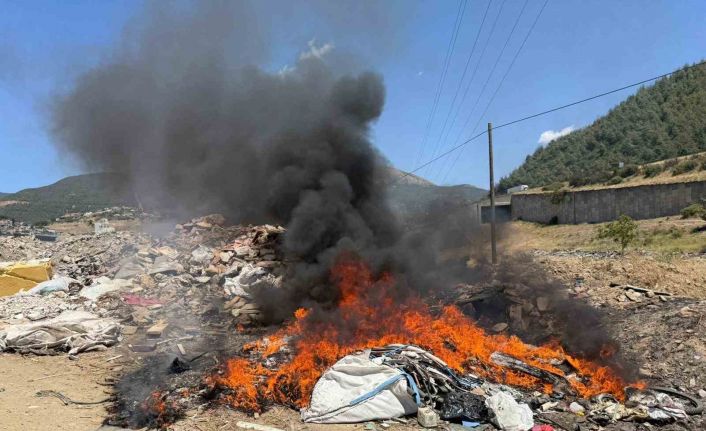 Osmaniye’de hurdalıkta çıkan yangın söndürüldü