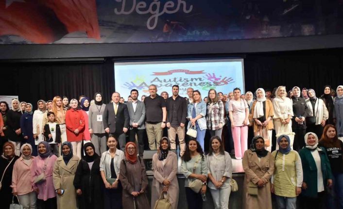 Otizm farkındalık eğitimi yoğun ilgi gördü