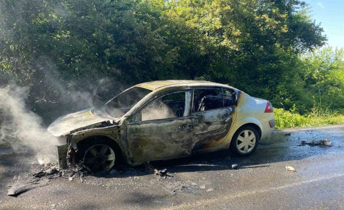 Otomobil alev topuna döndü