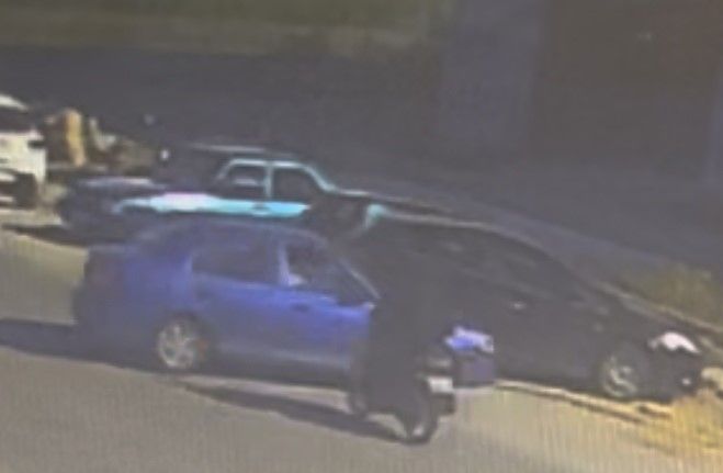 Otomobil ile çarpışan motosikletli yaralandı: Kaza anı kamerada