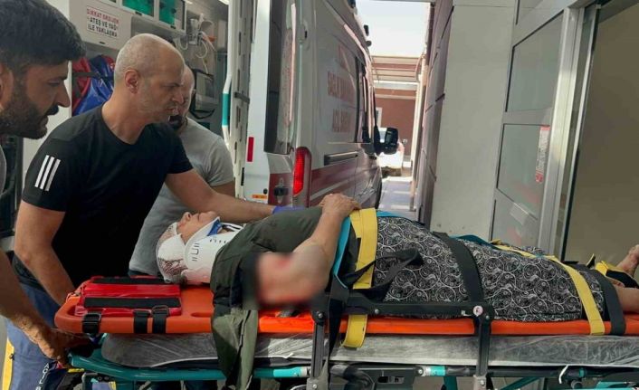 Otomobilin çarptığı kadın yaralandı