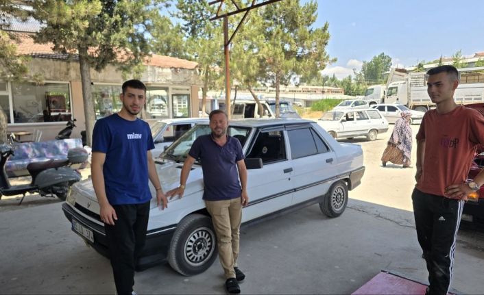 Otomobilin torpidosuna sıkışan yavru kedi, ustaların seferberliğiyle kurtarıldı