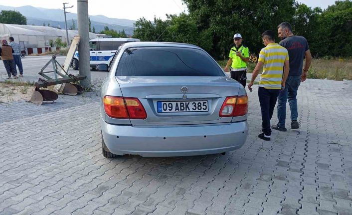 Otomobille çarpışan motosikletteki 2 çocuk yaralandı