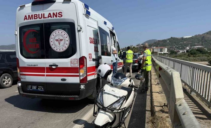 Otomobille motosiklet çarpıştı: 1 yaralı