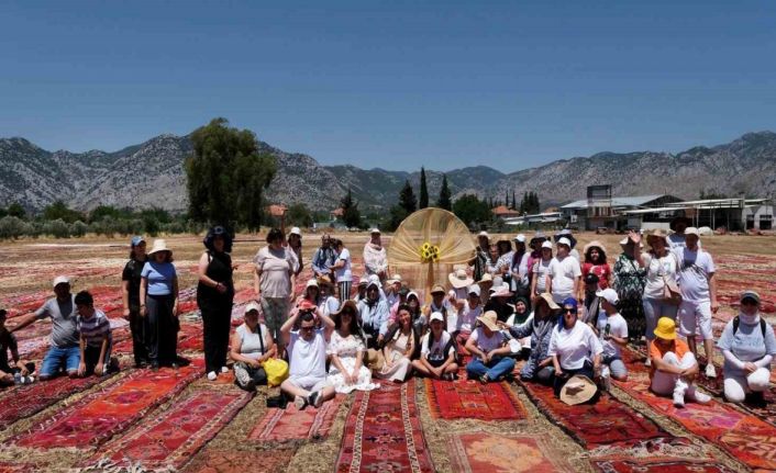 Özel gereksinimli çocuklar, kilim tarlalarını gezdi