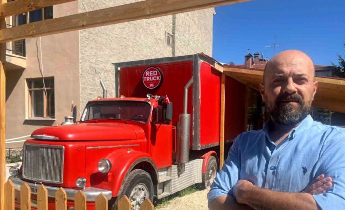 (ÖZEL) Yarım asır boyunca kilometrelerce yük taşıyan tırda şimdi leziz kahveler pişiyor