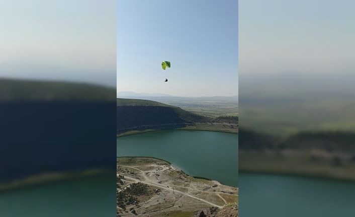 Paraşütü ile uçtuğu Narlıgöl’ü kuş bakışı kaydetti
