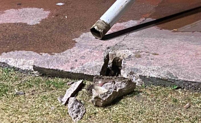 Parkta korku dolu anlar: Pota devrildi, 17 yaşındaki genç yaralandı
