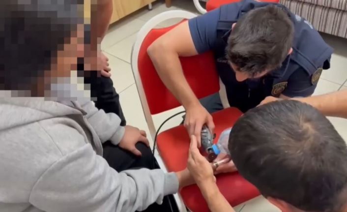 Parmağına yüzük sıkışan kadının yardımına itfaiye koştu