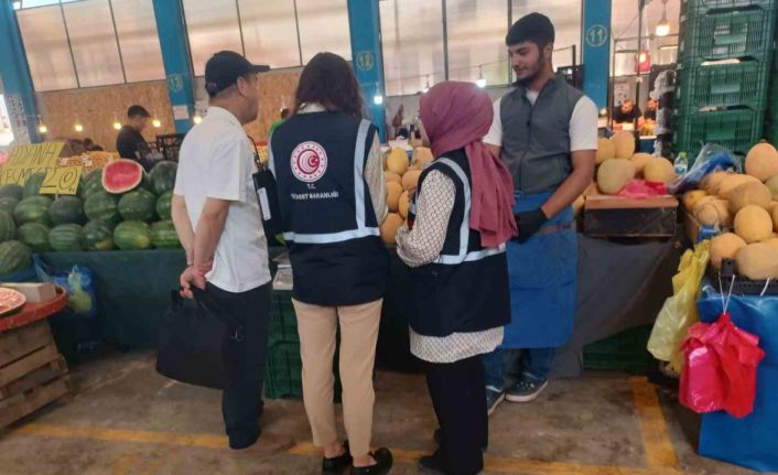 Pazar yerinde ürünlerin künye ve faturaları incelendi