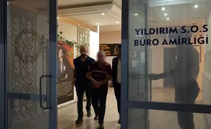 Pazarcı şüpheliye operasyon: Aracından ve evinden 121 litre sahte içki çıktı