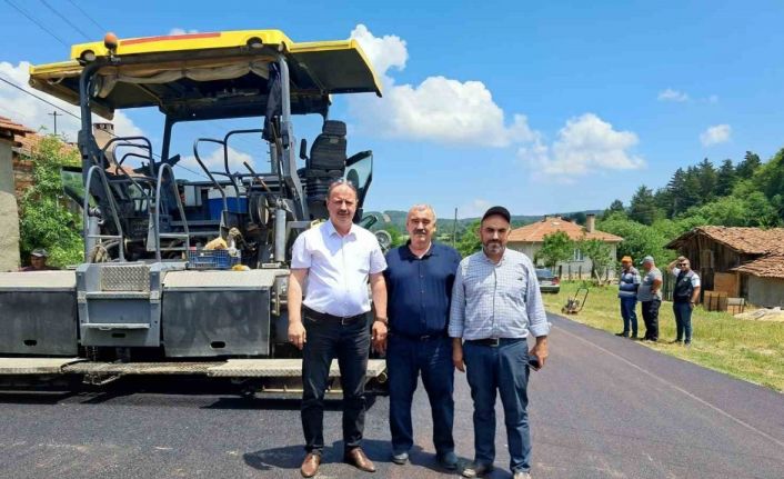 Pazaryeri’nde köy yolları sıcak asfaltla buluşuyor