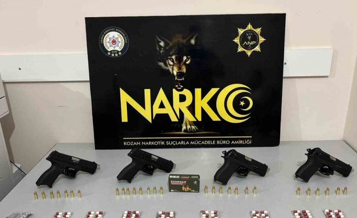 Polisin uyarı ateşiyle durdurulan araçtan uyuşturucu ve silahlar çıktı