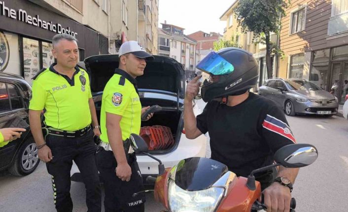 Polisten 10 kez kask cezası yedi