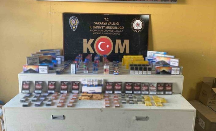 Polisten nokta operasyon: Yüzbinlerce makaron, sigara ve cinsel içerikli ürün ele geçirildi