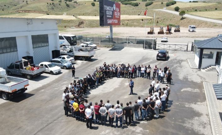 Pursaklar Belediye Başkanı Çetin, belediye personeliyle bayramlaştı