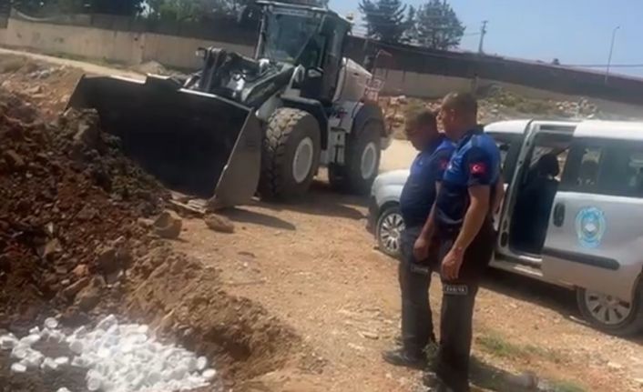 Reyhanlı’da insan sağlığını tehdit eden lokum ve gıda ürünleri imha edildi