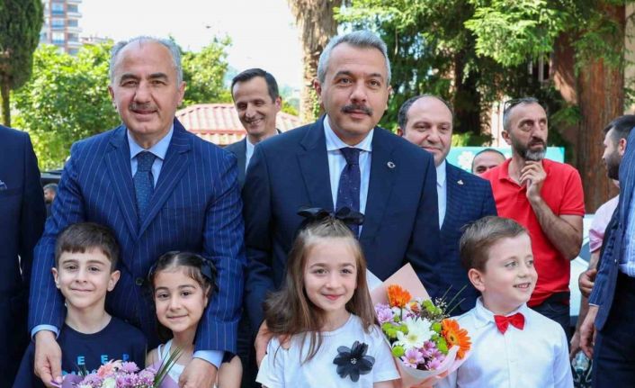 Rize’de 56 bin 180 öğrenci karne heyecanı yaşadı