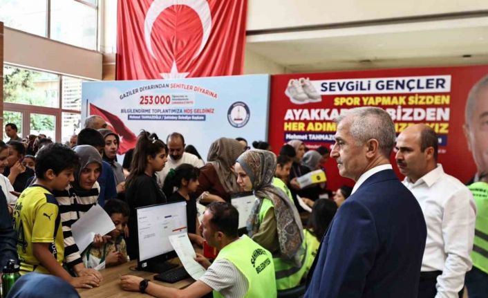 Şahinbey Belediyesi’nden öğrencilere karne hediyesi