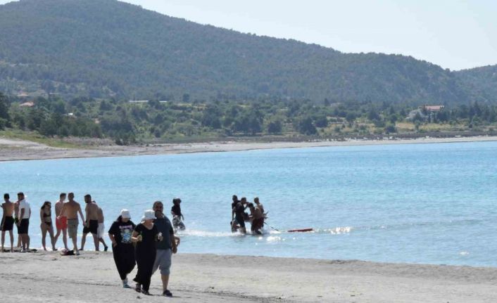 Salda Gölü’nde can pazarı: Genç kız ölümle burun buruna geldi