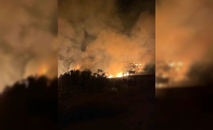 Samandağ’da evin bahçesinden alevler yükseldi