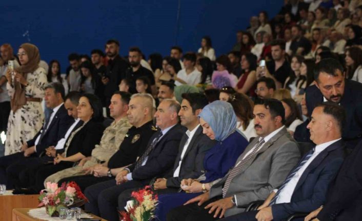Sarıkamış Meslek Yüksekokulu’da mezuniyet coşkusu