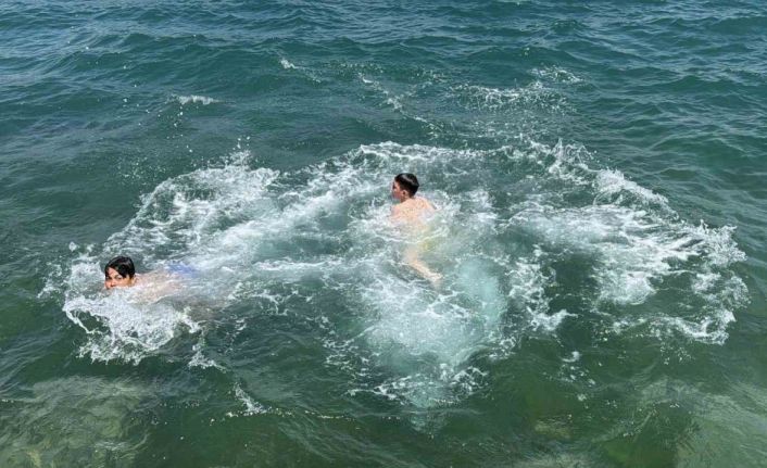 Sarıyer’de Kurban Bayramı’nın 2’nci gününde vatandaşlar Boğaz’da serinledi