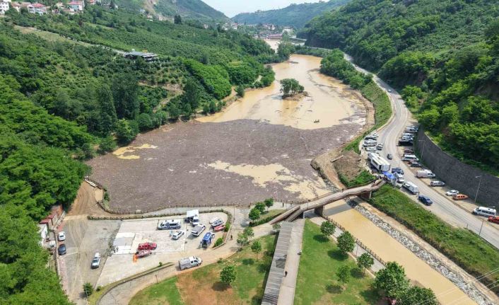 Sel sularına kapılan Hüseyin Aydın’ı arama çalışmaları bayramın ilk gününde devam ediyor