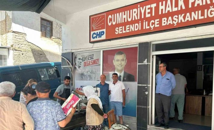 Selendi’de Ferdi Zeyrek anısına lokma hayrı düzenledi