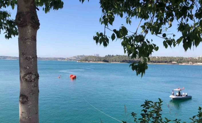Seyhan Baraj Gölü’ne düşen yangın söndürme uçağının enkazı çıkartıldı