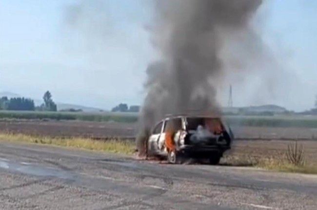 Seyir halinde yanan araç hurdaya döndü