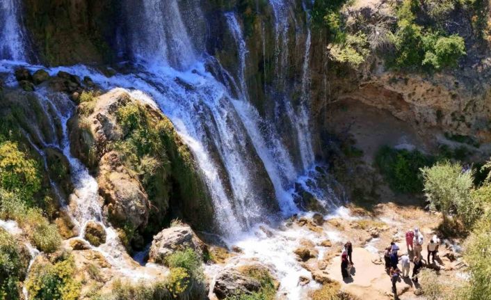 Sıcaktan bunalanların adresi: Girlevik Şelalesi