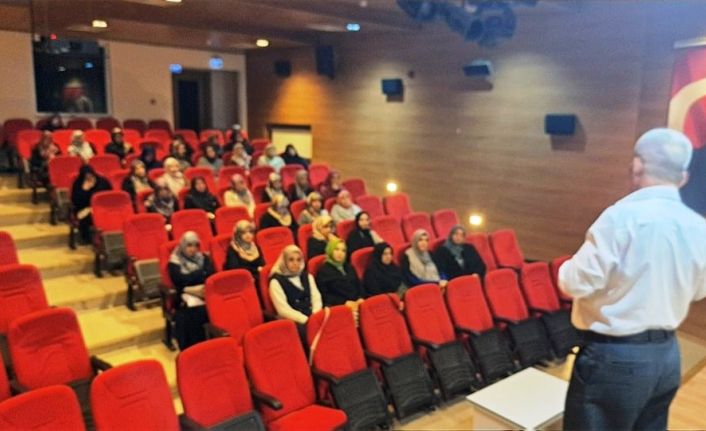 Simav’da bayan Kur’an kursu öğreticilerine seminer