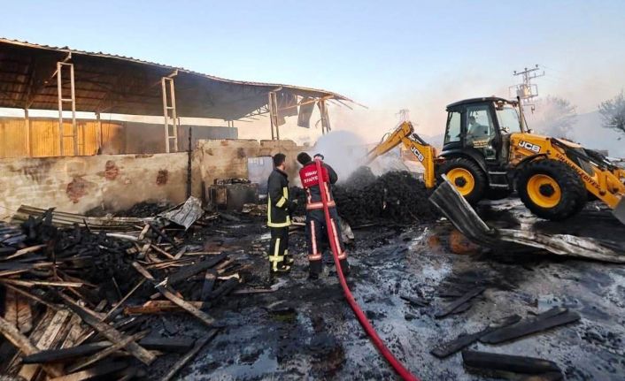 Simav’da palet fabrikasında çıkan yangın