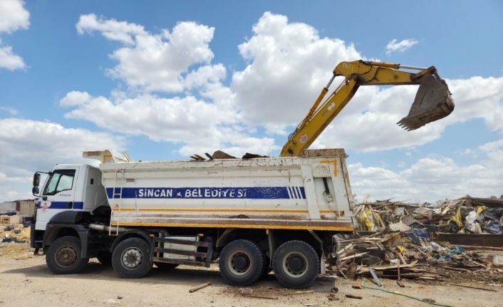 Sincan’da kaçak yapılar belediye ekiplerince yıkıldı