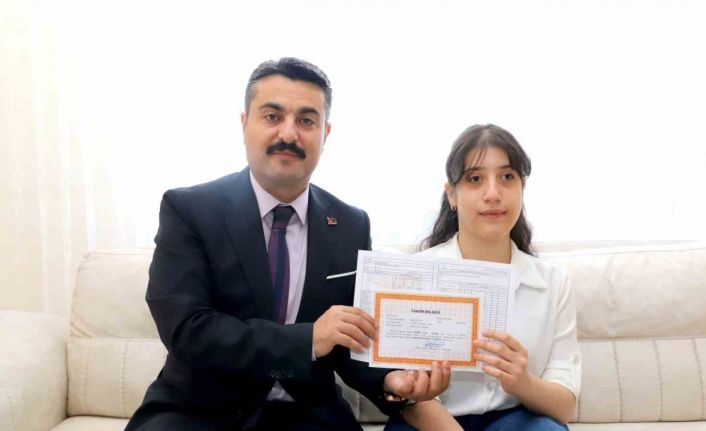 Sivas’ta evde eğitim alan öğrencilere özel karne ziyareti