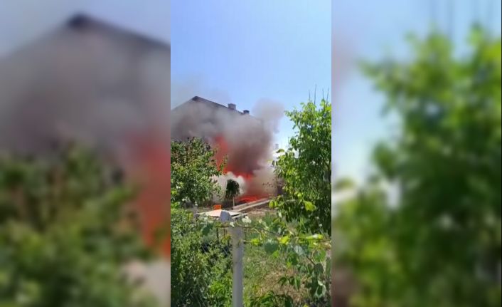 Sivas’ta korkutan yangın: Müstakil ev alev alev yandı