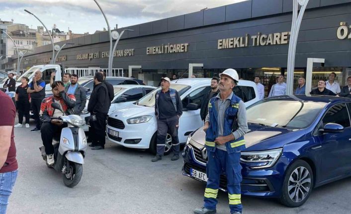 Sivas’ta vatandaşlar, yangını meraklı gözlerle izledi