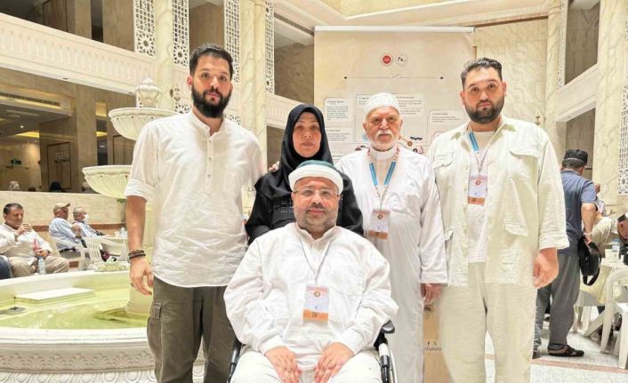 SMA hastası gencin hastalığı hac vazifesine engel olmadı
