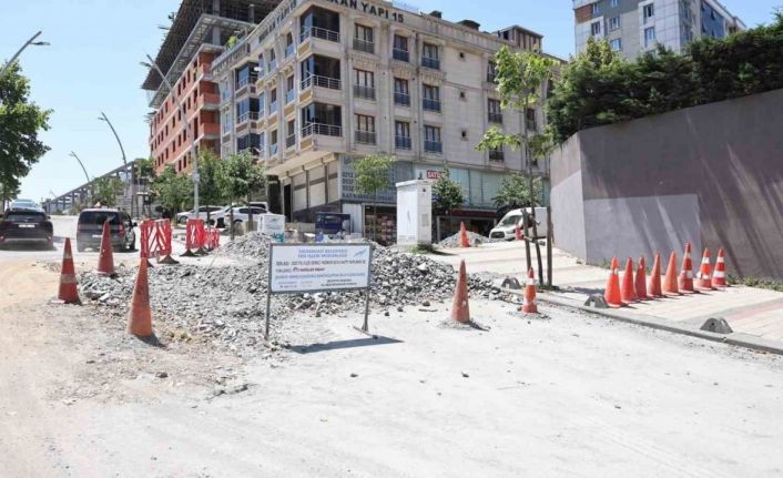 Sultangazi’de Eski Habipler Mahallesi’nde yağmur suyu hattı çalışması