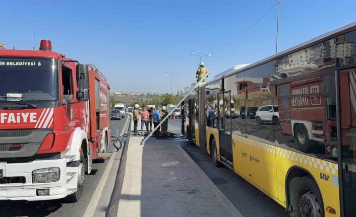 Sultangazi’de korku dolu anlar: İETT otobüsü alev aldı