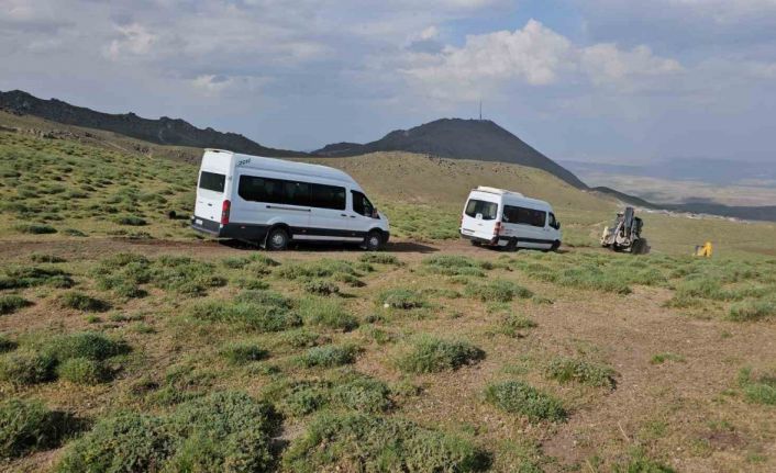 Süphan Dağı’na tırmanan dağcılar yolda mahsur kaldı: Yardıma Aydınlar Belde Belediyesi ekipleri yetişti