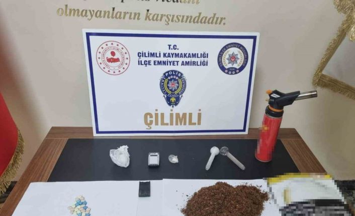 Şüphe üzerine durdurulan araçta uyuşturucu ele geçirdi