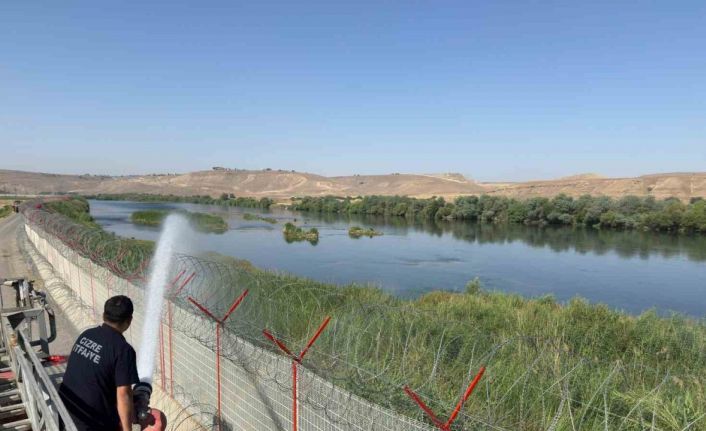 Suriye sınırındaki anız yangını büyümeden söndürüldü