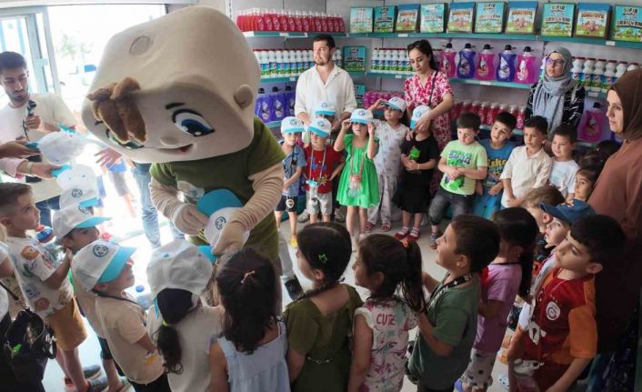 Takdir belgesini götüren hediyesini aldı