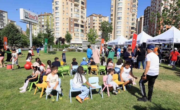 Talas Belediyesi’nden çocuklara karne hediyesi
