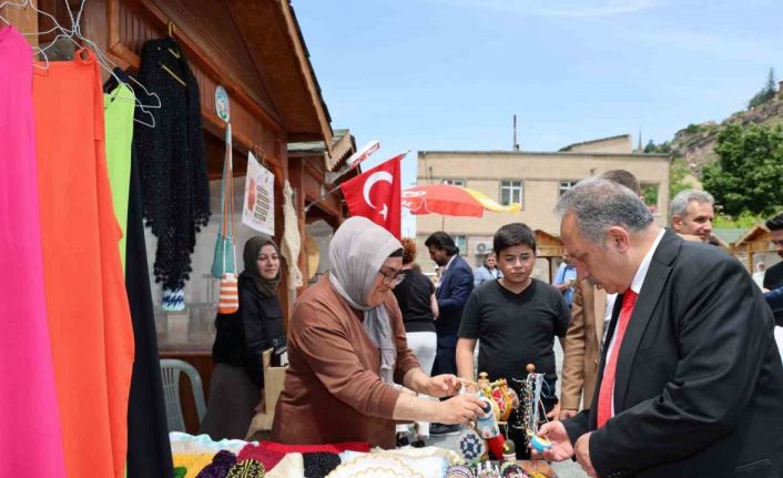 Talas’ta bu pazar "Maharetli Eller" var