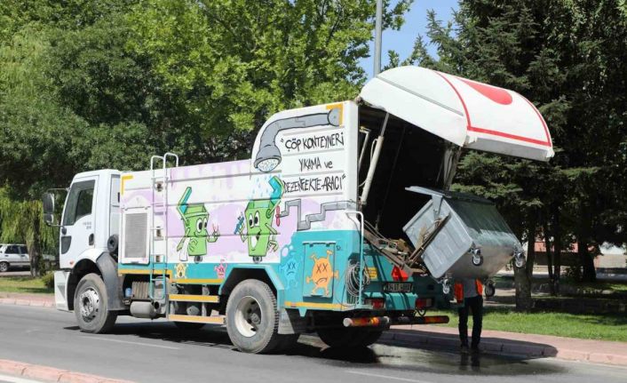 Talas’ta konteynerler hem yıkanıyor hem parfümleniyor